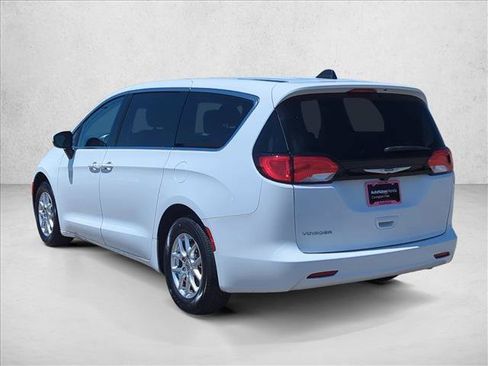 Used 2023 Chrysler Voyager LX FWD image 10