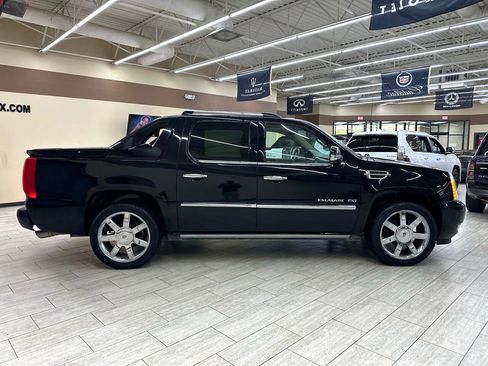 Used 2011 Cadillac Escalade EXT Premium image 6