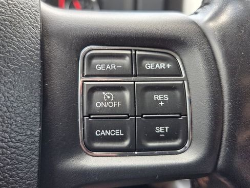 Used 2020 RAM 1500 Classic SLT w/ Luxury Group image 25