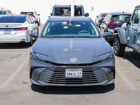 Used 2025 Toyota Camry XLE FWD image 2