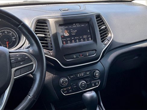 Used 2021 Jeep Cherokee Latitude Plus image 9