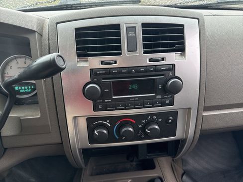 Used 2005 Dodge Dakota Laramie image 41