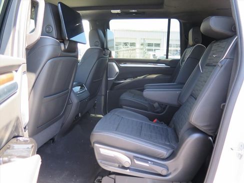 New 2026 Cadillac Escalade ESV Platinum Sport w/ LPO, ONYX Package AWD/4WD image 24