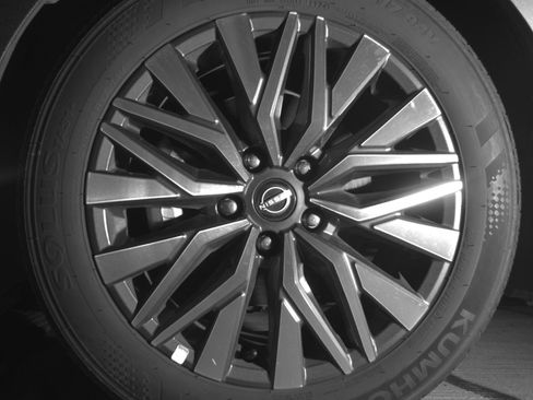 Used 2025 Nissan Altima 2.5 SV FWD image 12