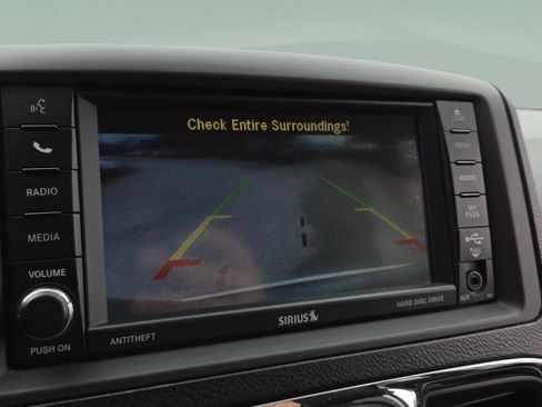 Used 2013 Chrysler Town & Country Touring FWD image 29