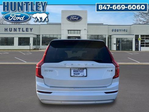 Used 2022 Volvo XC90 T6 Momentum w/ Advanced Package image 4