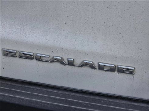 Used 2019 Cadillac Escalade Luxury image 12