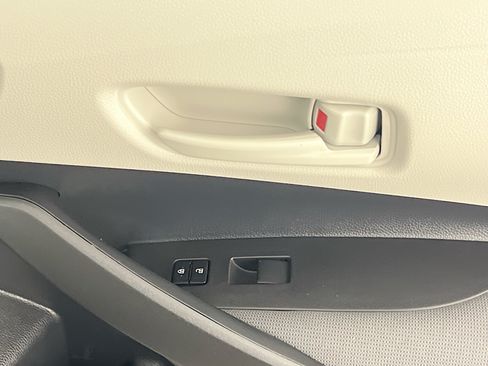 Used 2025 Toyota Corolla LE FWD image 31