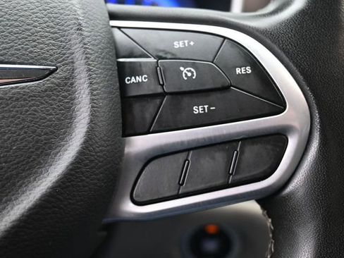 Used 2022 Chrysler Voyager LX image 16