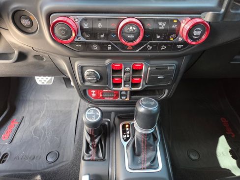 Used 2021 Jeep Wrangler Unlimited Rubicon AWD/4WD image 31