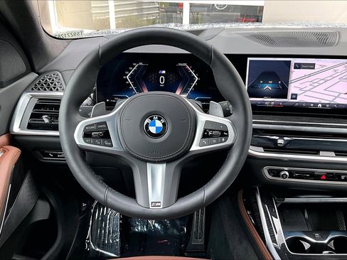 Used 2025 BMW X7 xDrive40i w/ M Sport Package image 5