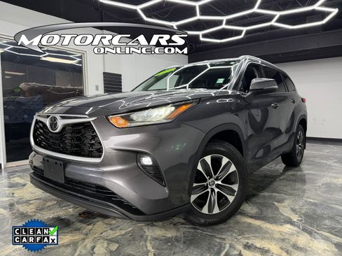 Used 2022 Toyota Highlander XLE image 1
