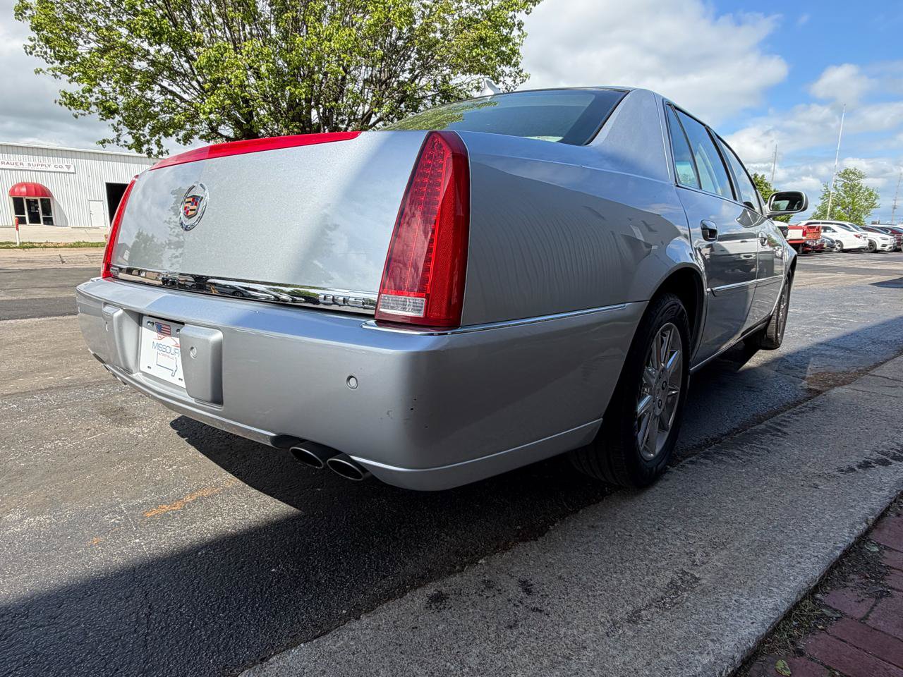 Used 2010 Cadillac DTS Luxury FWD image 7