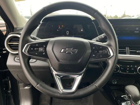 Used 2025 Chevrolet Trax ACTIV w/ Sunroof Package image 12