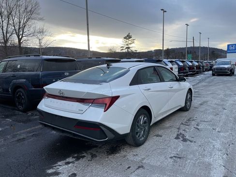 New 2026 Hyundai Elantra Blue image 4