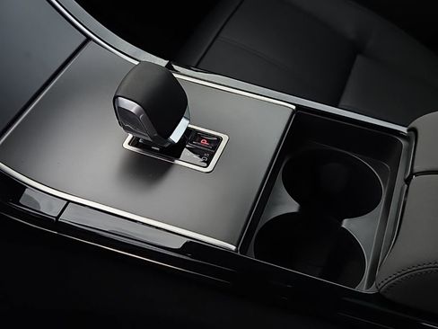 New 2026 Land Rover Range Rover Velar S image 13