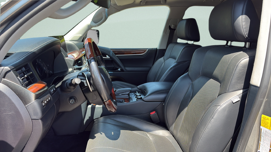 Used 2018 Lexus LX 570 4WD w/ Luxury Package image 9