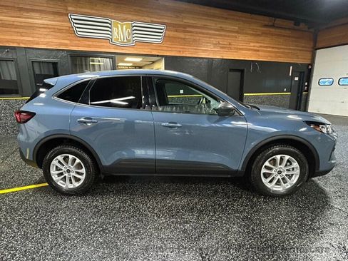 Used 2025 Ford Escape Active AWD/4WD image 2