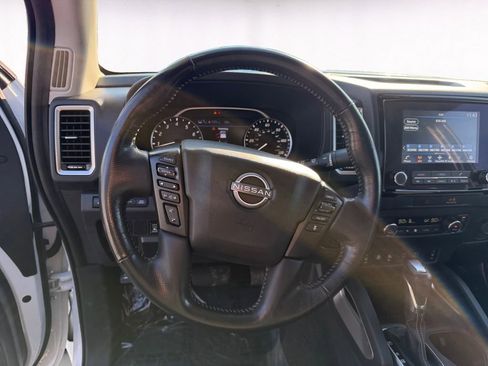 Used 2022 Nissan Frontier SV image 12