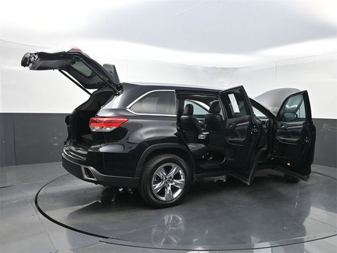 Used 2019 Toyota Highlander Limited image 41