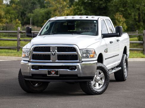 Used 2015 RAM 2500 Tradesman w/ Chrome Appearance Group AWD/4WD image 3