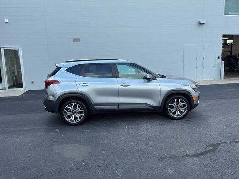 Used 2021 Kia Seltos SX w/ SX Sunroof Package AWD/4WD image 7