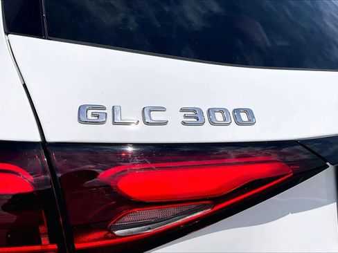 Used 2025 Mercedes-Benz GLC 300 4MATIC image 10