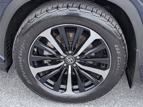 Used 2022 Toyota Highlander XSE AWD/4WD image 11