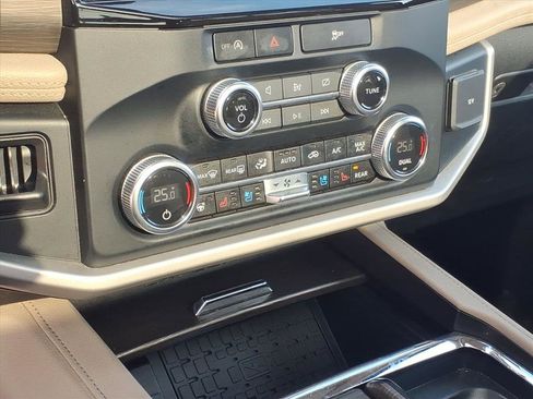 Used 2024 Ford Expedition Max Limited image 12