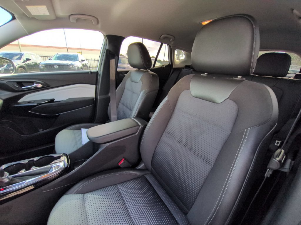 Used 2025 Chevrolet Trax LT w/ LT Convenience Package FWD image 24