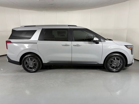 New 2026 Kia Carnival EX FWD image 9