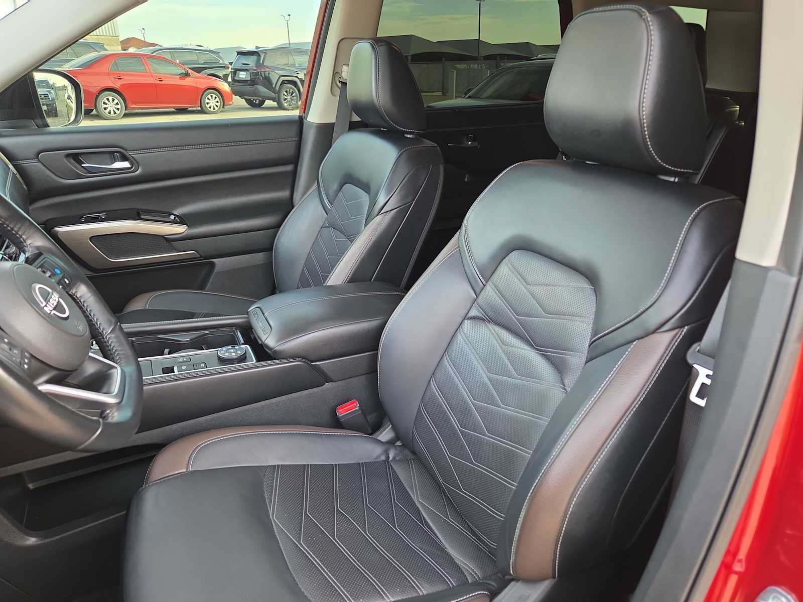 Used 2023 Nissan Pathfinder Platinum w/ Lighting Package (N92) AWD/4WD image 15