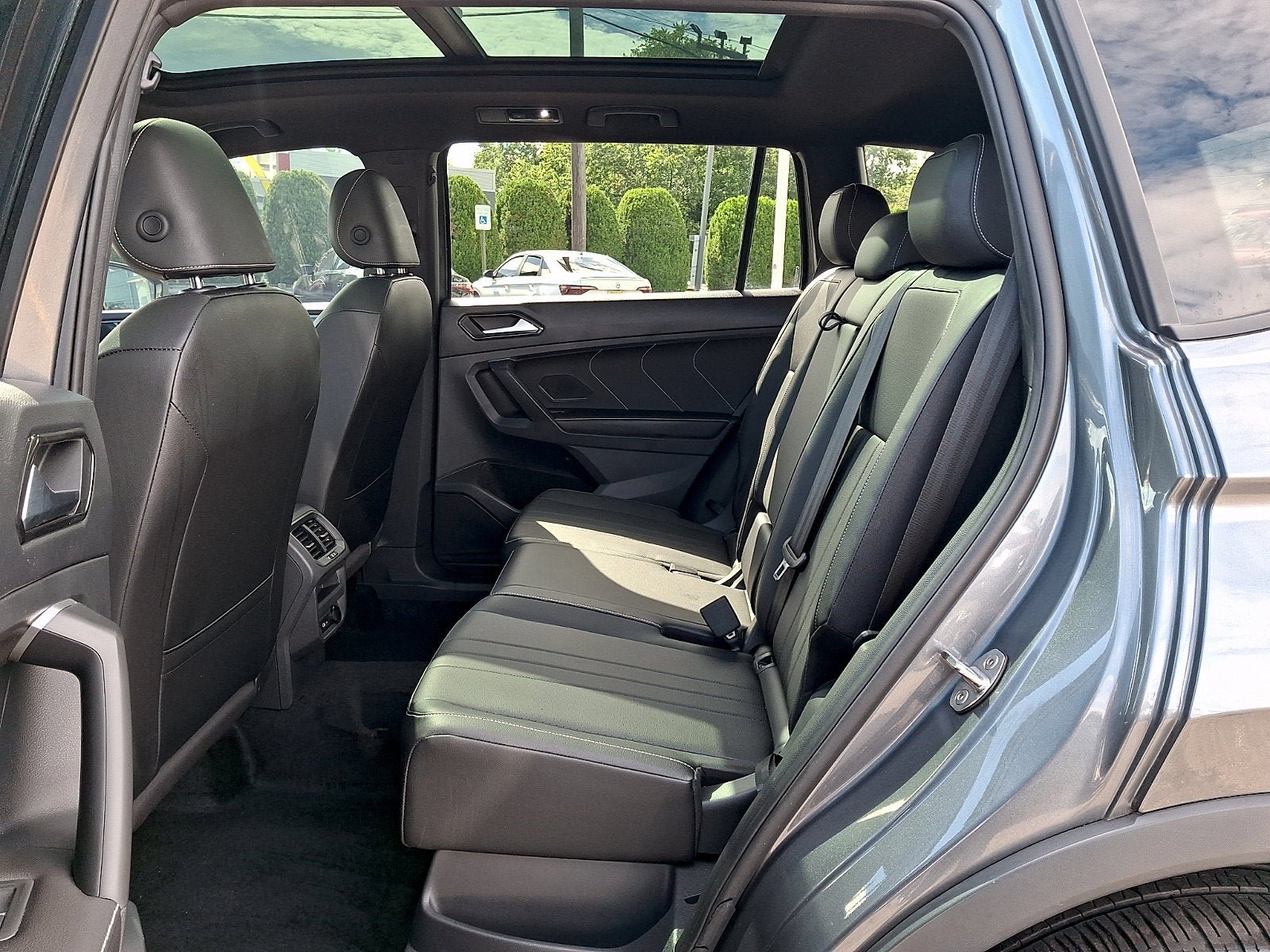Certified 2024 Volkswagen Tiguan SE R-Line AWD/4WD image 10