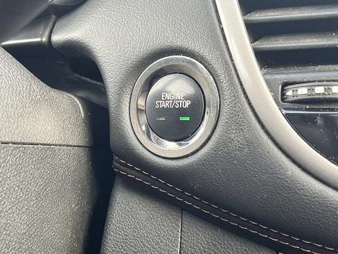 Used 2020 Chevrolet Trax LT w/ Sun & Sound Package image 21