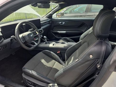 Used 2024 Ford Mustang Coupe image 5