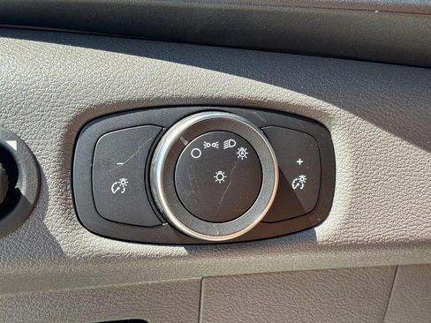 New 2025 Ford E-Transit 148 Medium Roof image 7