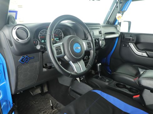 Used 2014 Jeep Wrangler Freedom Edition image 9
