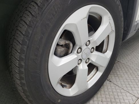 Used 2018 Jeep Compass Latitude image 31