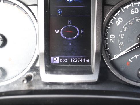 Used 2016 Toyota Tacoma TRD Off-Road w/ Towing Package RWD image 8