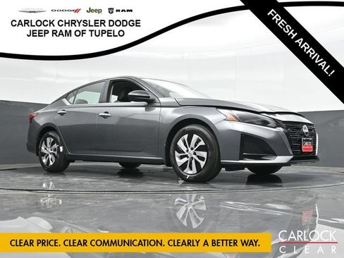 Used 2025 Nissan Altima 2.5 S FWD image 37
