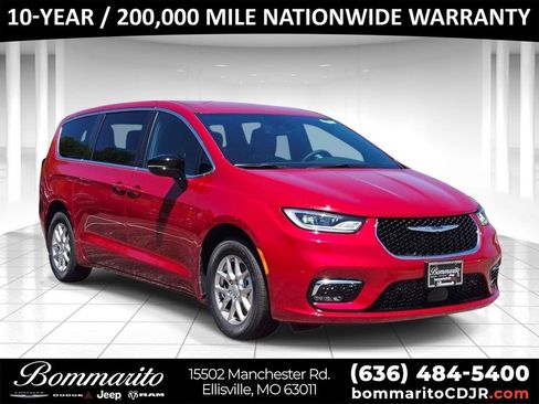 New 2026 Chrysler Pacifica Select FWD image 1