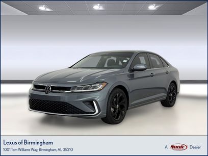 Used 2025 Volkswagen Jetta SE w/ Sunroof Package