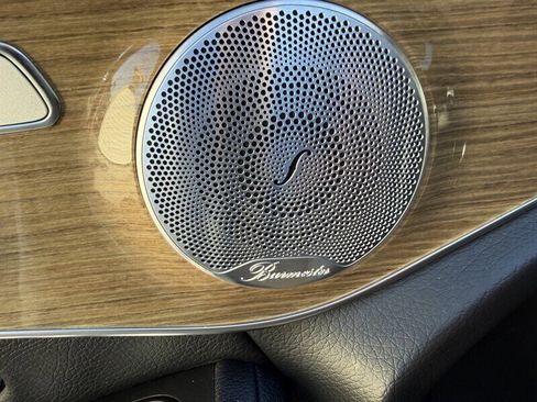 Used 2018 Mercedes-Benz GLC 350e 4MATIC image 18