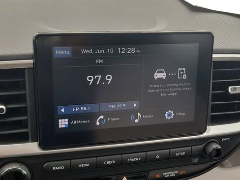 Used 2025 Hyundai Venue SEL FWD image 22