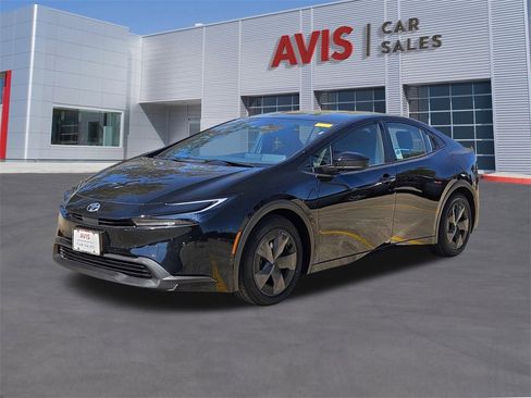 Used 2025 Toyota Prius LE image 1