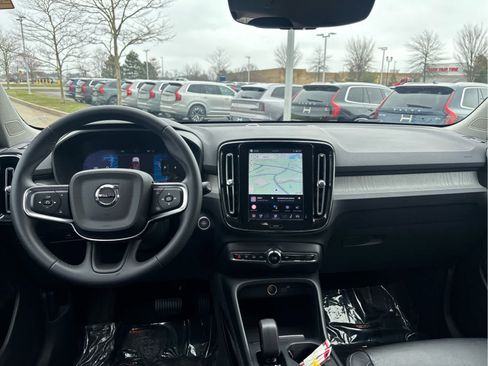 Used 2023 Volvo XC40 B5 Core w/ Convenience Package AWD/4WD image 13
