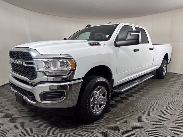 Used 2024 RAM 3500 Tradesman w/ Chrome Appearance Group AWD/4WD image 8