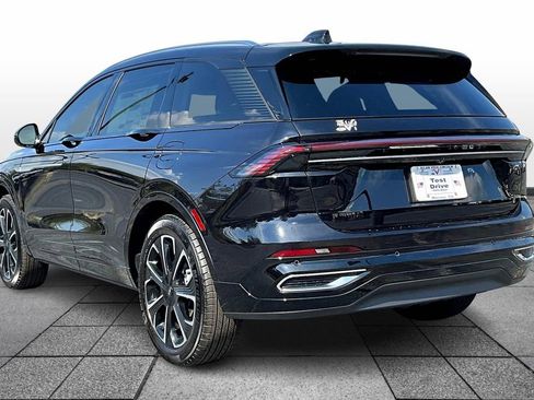 New 2025 Lincoln Nautilus Reserve image 3