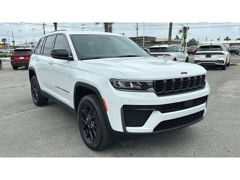 New 2026 Jeep Grand Cherokee Altitude RWD image 7