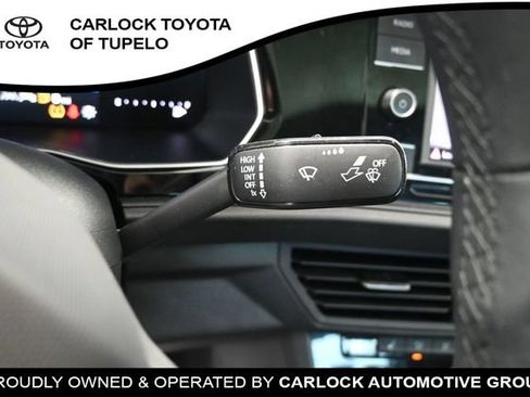 Used 2024 Volkswagen Jetta SE w/ Panoramic Sunroof Package FWD image 21